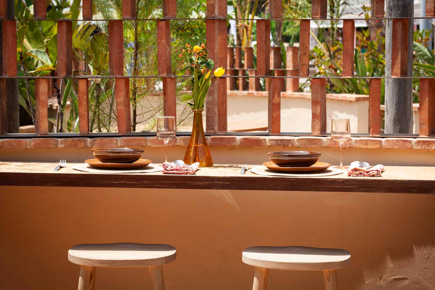 La barra exterior que imaginamos en Ofelia Home & Decor: para dos, con encanto… 